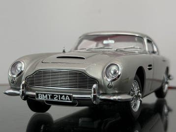 Autoart 1:18 - Modelauto - Aston Martin DB5 - James Bond