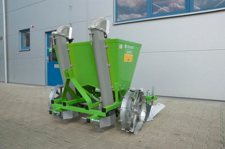 Bomet Aardappelpootmachine 2 rijen S239, Articles professionnels, Agriculture | Outils