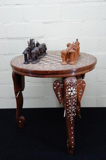 Sculpture, Schaakspel olifanten tafel. gesneden spelstukken, Nieuw