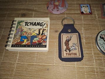 Tintin - Hergé - Beeldje, Diverse kuifje voorwerpen - 11 cm, Nieuw