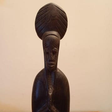 Standbeeld van de Maagd Maria in een oud-Afrikaanse