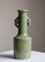 Porselein, A rare fine polychrome celadon porcelain ear vase, Antiquités & Art