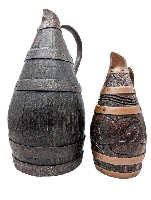 2 anciens et grands Pichets à cidre/vin en bois et laiton -, Antiquités & Art, Antiquités | Autres Antiquités
