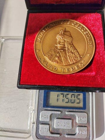 Médaille artistique - Vlad Tepes with Box, Postzegels en Munten