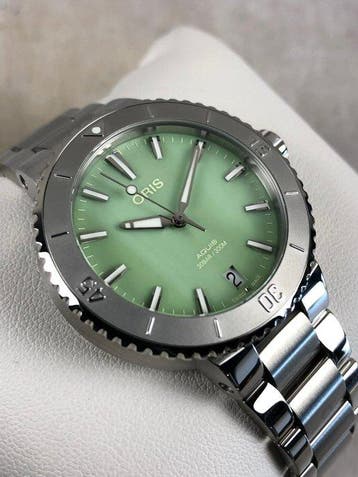 Oris - Aquis Date Automatic Green - 01 733 7770 4157-07 8 18