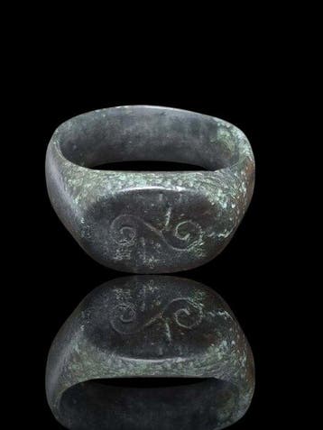 Viking periode Stunning Bronze Early Fafnir Seal Ring