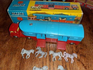 Corgi 1:43 - Voiture miniature (4) - Circus Chipperfields
