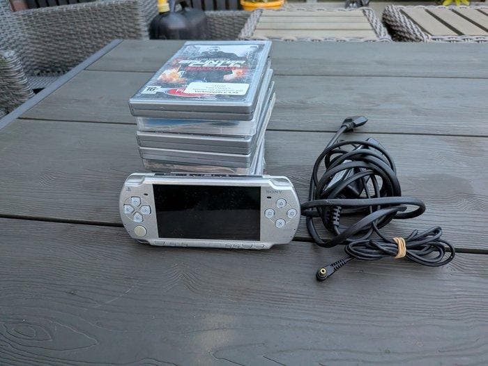 Sony - Playstation Portable (PSP) - PSP 2004 - Handheld, Consoles de jeu & Jeux vidéo, Consoles de jeu | Accessoires Autre