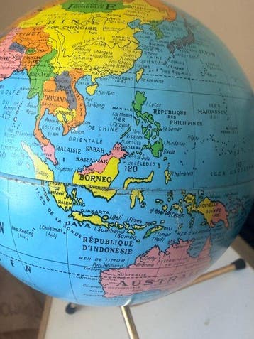 Terrestrial table globe - 1980-1990