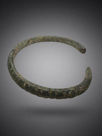 IJzertijd West-Aziatisch oud armband (bangle) slangenvormig