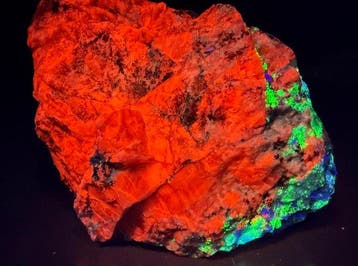 Rare « roche d’enchantement » contenant de la willemite, de