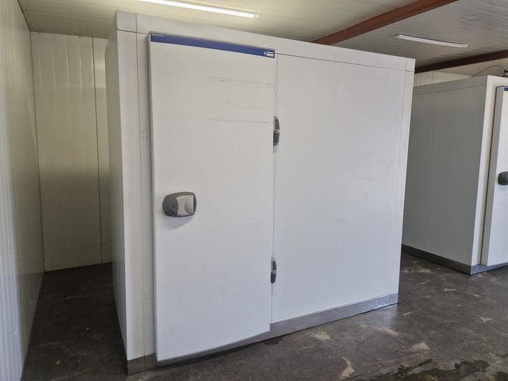 Koelcel 230 x 110 x 211 cm stekker klaar, Zakelijke goederen, Horeca | Keukenapparatuur, Gebruikt, Koelen en Vriezen