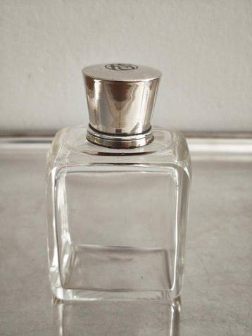 Cosmetische flacon (3) - 2 flesjes en 1 toilettas met