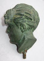 Sculpture, Tête en bronze sculptée dans le style du portrait