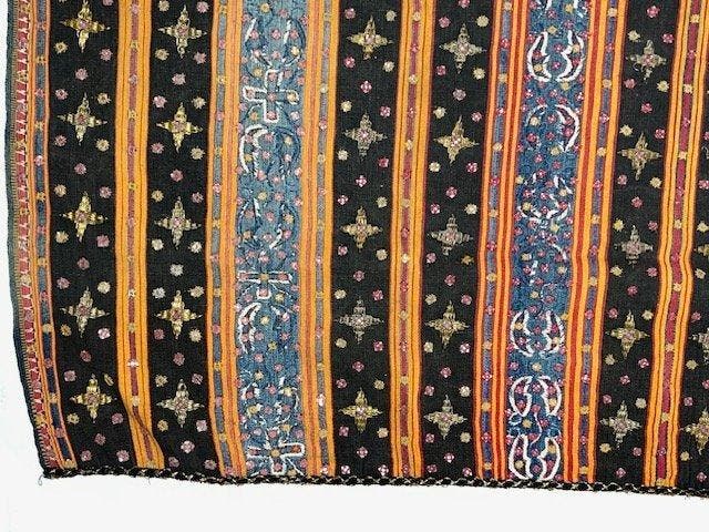 Ceremoniëel textieltapijt met Ikat-banden, geborduurd met, Antiquités & Art, Art | Art non-occidental