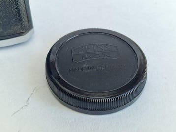 Contax II with cap and case | Meetzoeker camera (Zonder