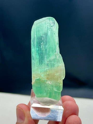 Groene natuurlijke kunziet Kristal - Hoogte: 67 mm -, Collections, Minéraux & Fossiles