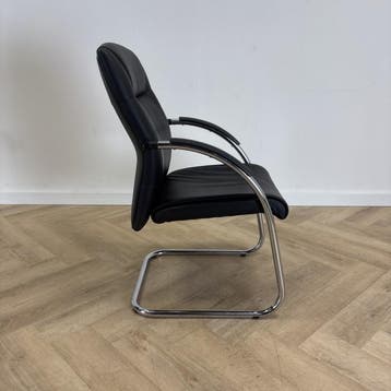 vergaderstoel, zwart leder - chroom, Huis en Inrichting, Stoelen, Gebruikt, Zwart, Eén