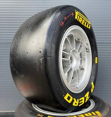 Pneu complet sur la roue - Pirelli -O.Z - *** NO RESERVE ***