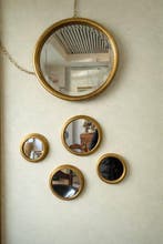 Miroir - Bois - Ensemble de cinq miroirs convexes, ronds,