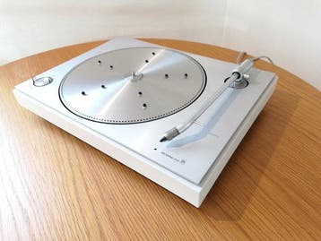 Bang & Olufsen - Legendarische Beogram 1202 in wit. In