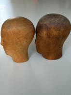 Decoratief ornament (2) - Houten Duitse hoedvorm voor