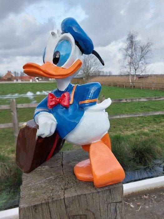 Beeld, Donald Duck met koffer - 50 cm - polyresin, Antiquités & Art, Art | Objets design
