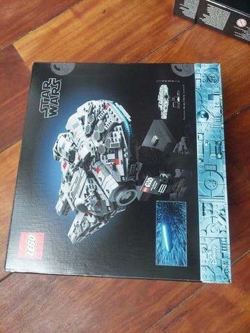 Lego Set - Star Wars - Millennium Falcon; Acclamator-class