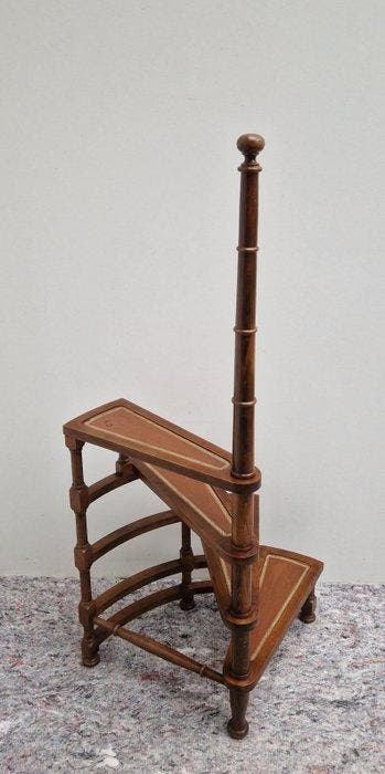 Gedraaide Bibliotheek trap - Marches - Bois, Cuir, Acajou