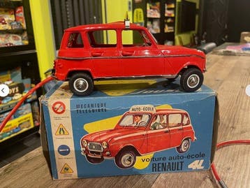 Joustra - Modelauto - Renault 4L auto-école télécommandée