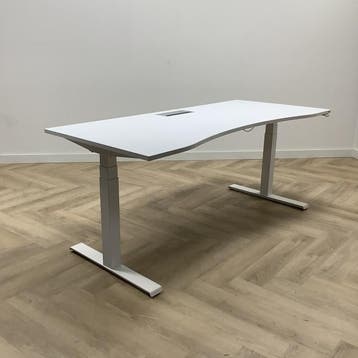 Kinnarps P-serie, Elektrisch zit-sta bureau, 180x80 cm, wit