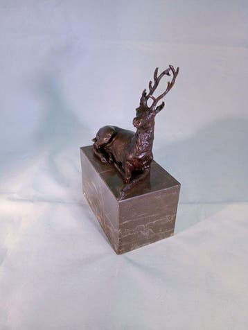 Figurine - Liggend hert - Bronze patiné