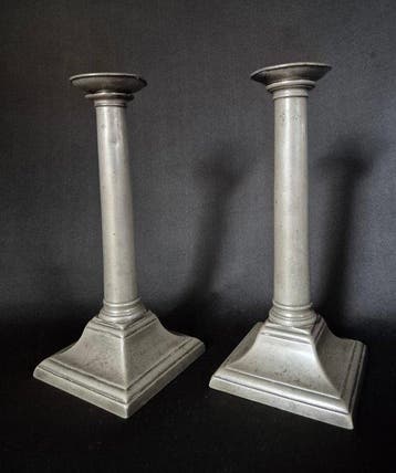 Kandelaar (2) - Tin - Pilaar kandelaars 1790, Antiek en Kunst