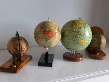 De wereld binnen handbereik... Een set verzamelgloben,, Antiek en Kunst, Curiosa en Brocante