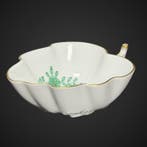 Meissen - Ondiepe kom - Porselein - Groene Indiase bloem