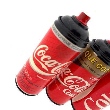 Koen Betjes (1992) - Tribute to Coca Cola (3 Set) Spraycan’s, Antiek en Kunst