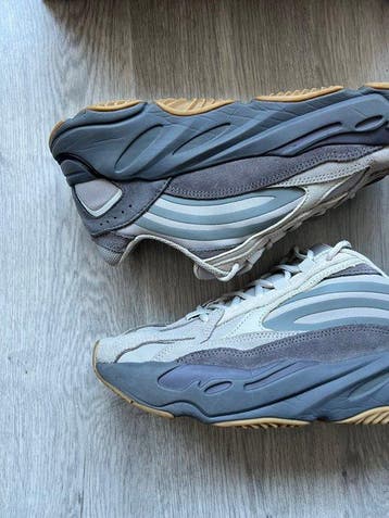 Yeezy - Yeezy 700 V2 Tephra - Sneakers - Taille : EU 44