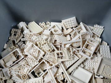 Lego - geen serie - Partij Witte onderdelen +/- 2,00 kilo -
