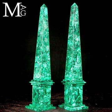 Obélisques en malachite sculptée congolais de haute qualité