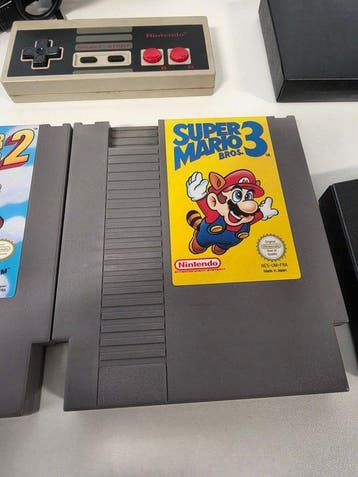 Nintendo - Nes - NES Mario Bundle & 2 Controllers -