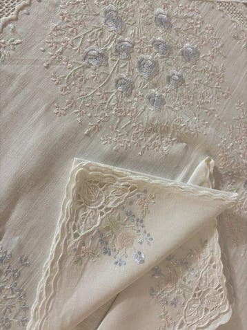 Nappe (13) - 260 cm - 160 cm - Broderie à la main