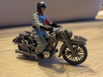 Militaire miniatuur beeldjes - King and Country. Ref LAH256.