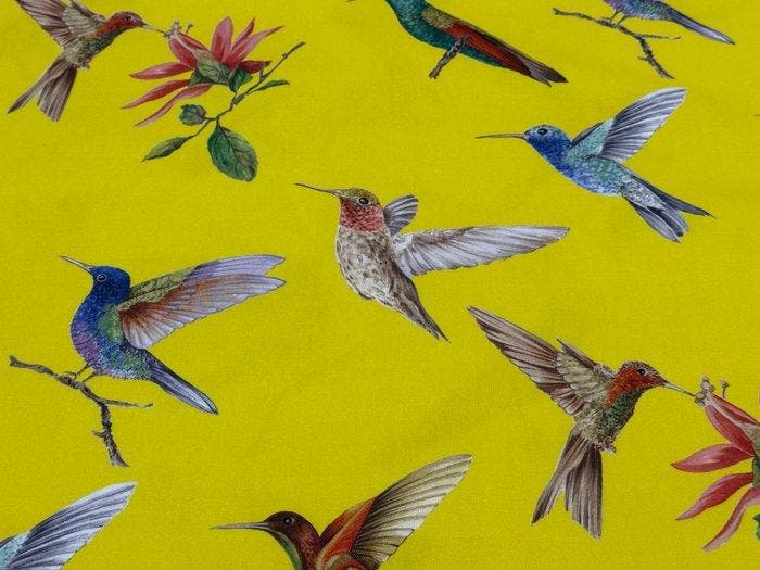 Tropische stof “Golden Hummingbirds” – Veelkleurige, Antiek en Kunst, Antiek | Tapijten, Tafelkleden en Textiel