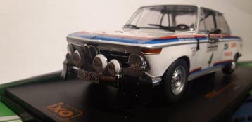 IXO 1:18 - Modelauto - BMW - 2002 Tii