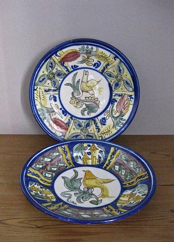 Pair of Large Spanish Plates or Centerpieces - Bord -