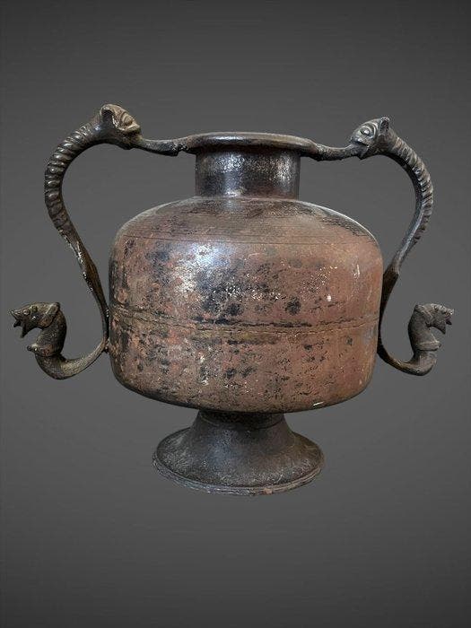 Vaas uit de Mughal-periode met zoomorfe handvatten. - IJzer, Antiek en Kunst, Kunst | Niet-Westerse kunst