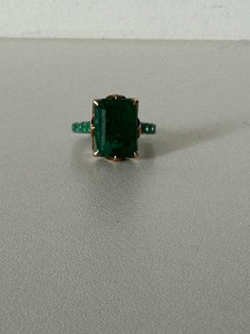 Ring - 14 karaat Witgoud, Roségoud - 9.90ct. tw. Smaragd -, Nieuw