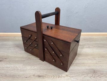 Naaidoos - Hout - Amsterdamse school kist