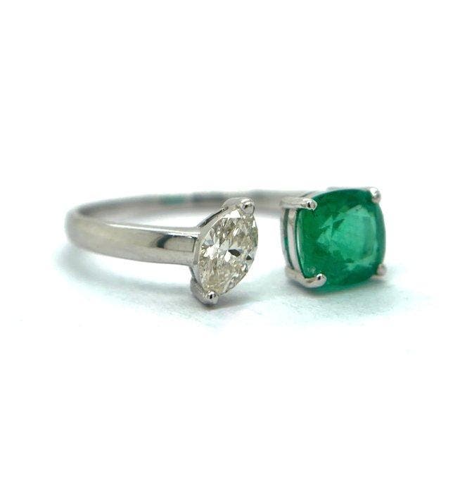 Ring - 18 karaat Witgoud - 1.47ct. tw. Smaragd - Diamant, Bijoux, Sacs & Beauté, Bagues