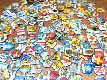 Draagspeld Leuke Vintage Verzameling van 200 badges,